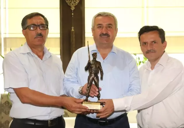 Körfez Şehit Ailelerinden Başkan Baran’a Anıt Teşekkürü