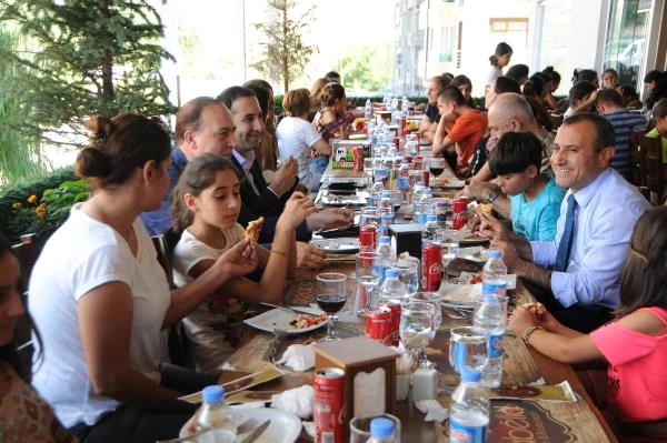 Maddona İçin Yaptığı Pizzayı, Tunceli'de Yoksul Çocuklar İçin Pişirdi
