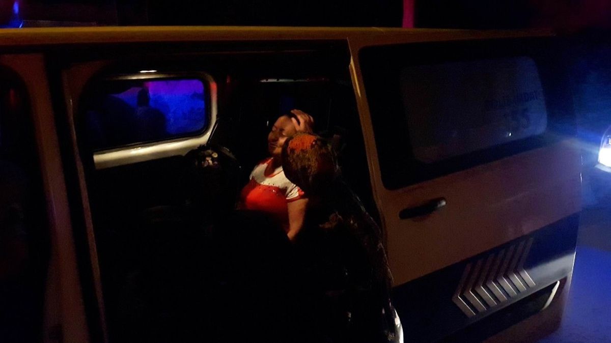 Cinnet Getiren Kadın, Tartıştığı Eşini Bıçakla Rehin Aldı