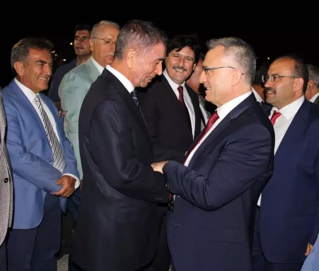 Bakan Ağbal'a Davullu Zurnalı Karşılama Bakan Ağbal'a Davullu Zurnalı Karşılama
