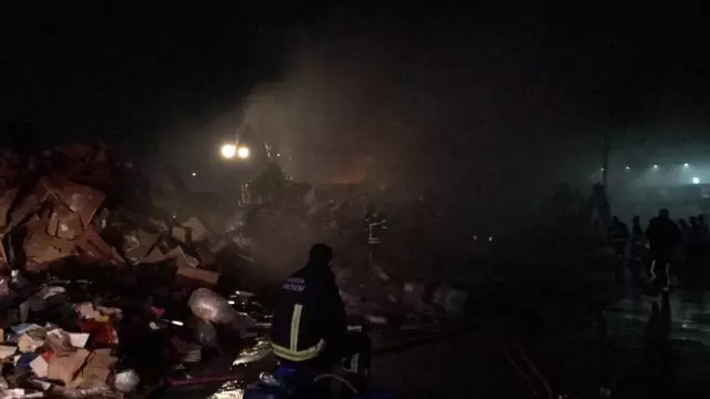 Bursa'da Geri Dönüşüm Tesisinde Korkutan Yangın