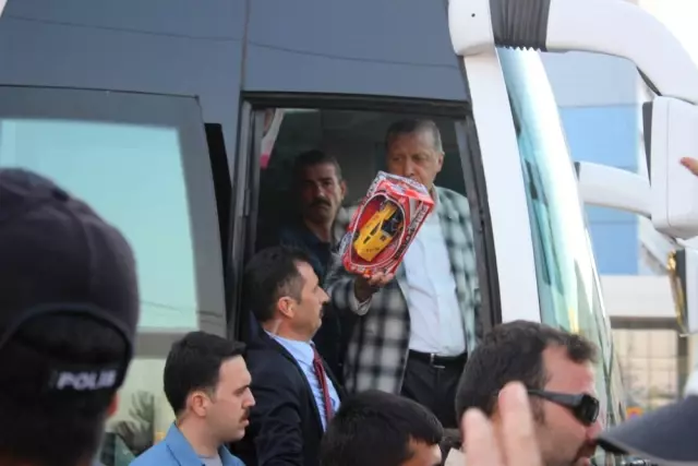 Cumhurbaşkanı Erdoğan'dan Çocuklara Oyuncak