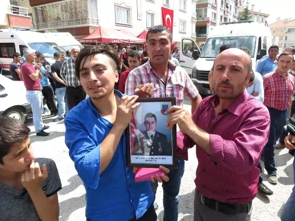 Dha Ankara - Şehit Astsubay Yılmaz'ın Cenazesi Ankara'ya Getirildi (2) - Yeniden