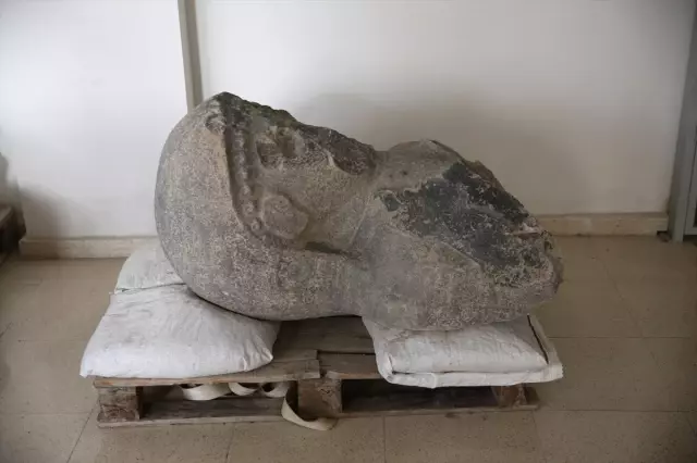 Hatay'da 3 Bin Yıllık Kadın Heykeli