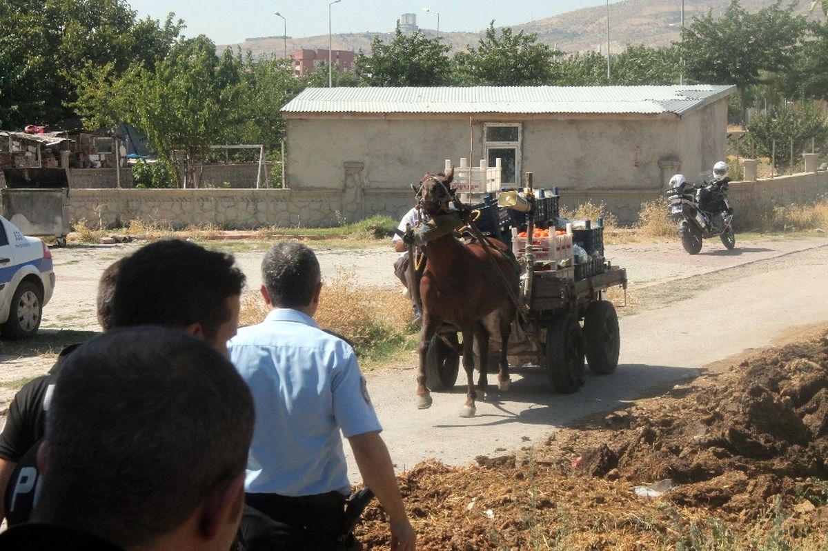 Sattığı Evinden Çıkmak İstemeyen Vatandaş, Ortalığı Birbirine Kattı