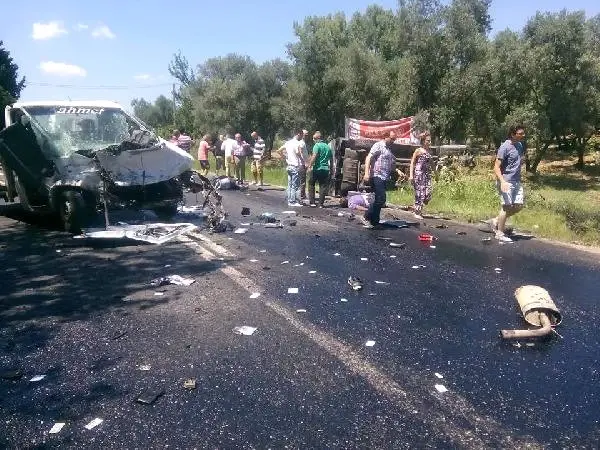 Kamyonet ile Cip Çarpıştı: 2'si Ağır, 6 Yaralı