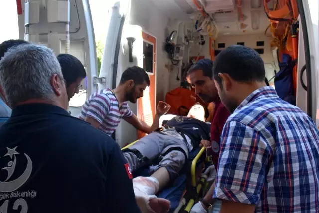 Kazada Ayağı Kopma Aşamasına Gelen Genç Ambulans Uçakla Sevk Edildi
