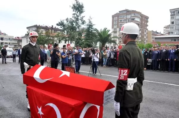 Kılıçdaroğlu: Hain Terör Saldırısında Şehit Düşen Eren Bülbül ve Ferhat Gedik'e Rahmet Diliyorum