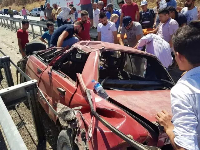 Sıkışan Sürücüyü Vatandaşlar Kurtardı