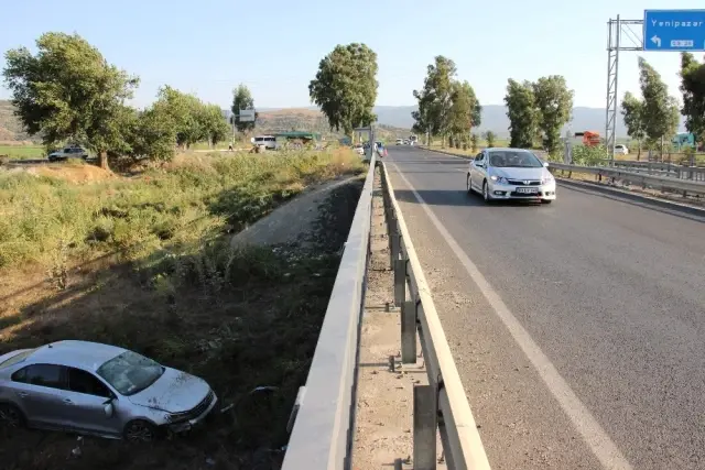 Aydın'da Otomobil Köprüden Uçtu: 4 Yaralı