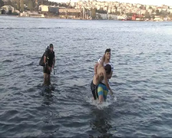 Balat'ta Boğulmak Üzereyken Dalgıçlar Tarafından Kurtarılan Genç Hastanede Öldü