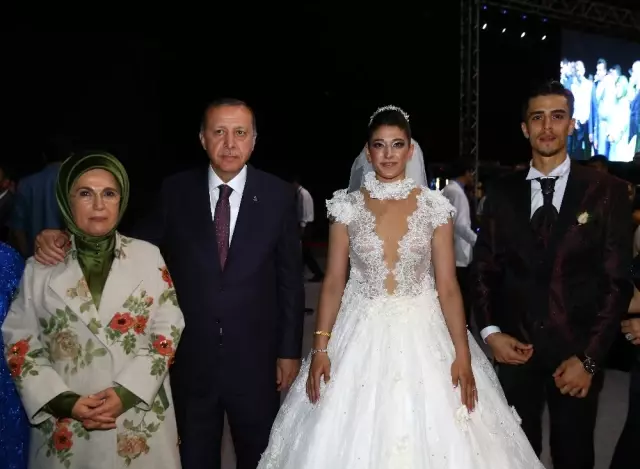 Cumhurbaşkanı Erdoğan, Antalya'da Milli Tekvandocu Nur Tatar'ın Düğününe Katıldı
