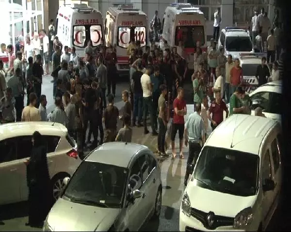 Emniyetin İçinde Polise Bıçakla Saldırı Deaş'lı Öldürüldü
