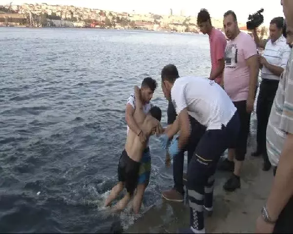 İstanbul'da Boğulma Tehlikesi Geçiren Kişi Kurtarıldı