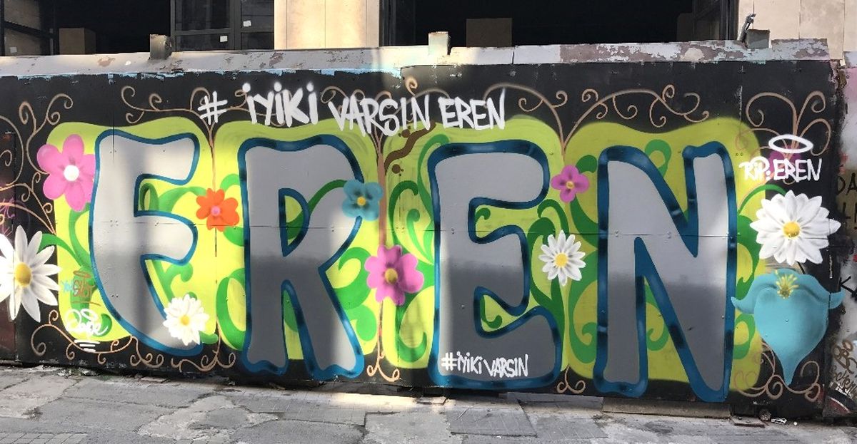 İstiklal Caddesi'nde 'İyi Ki Varsın Eren' Grafiti Çalışmasına Yoğun İlgi