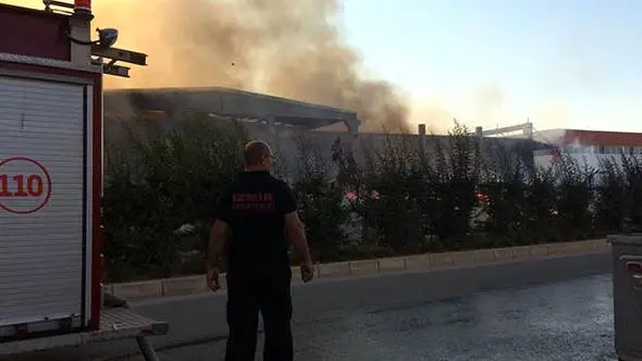 İzmir'de Fabrikada Büyük Yangın