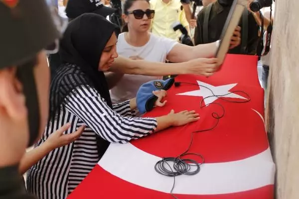 Kahramanmaraşlı Şehit Uzman Çavuş'u 5 Bin Kişi Uğurladı Kahramanmaraşlı Şehit Uzman Çavuş'u 5 Bin Kişi Uğurladı