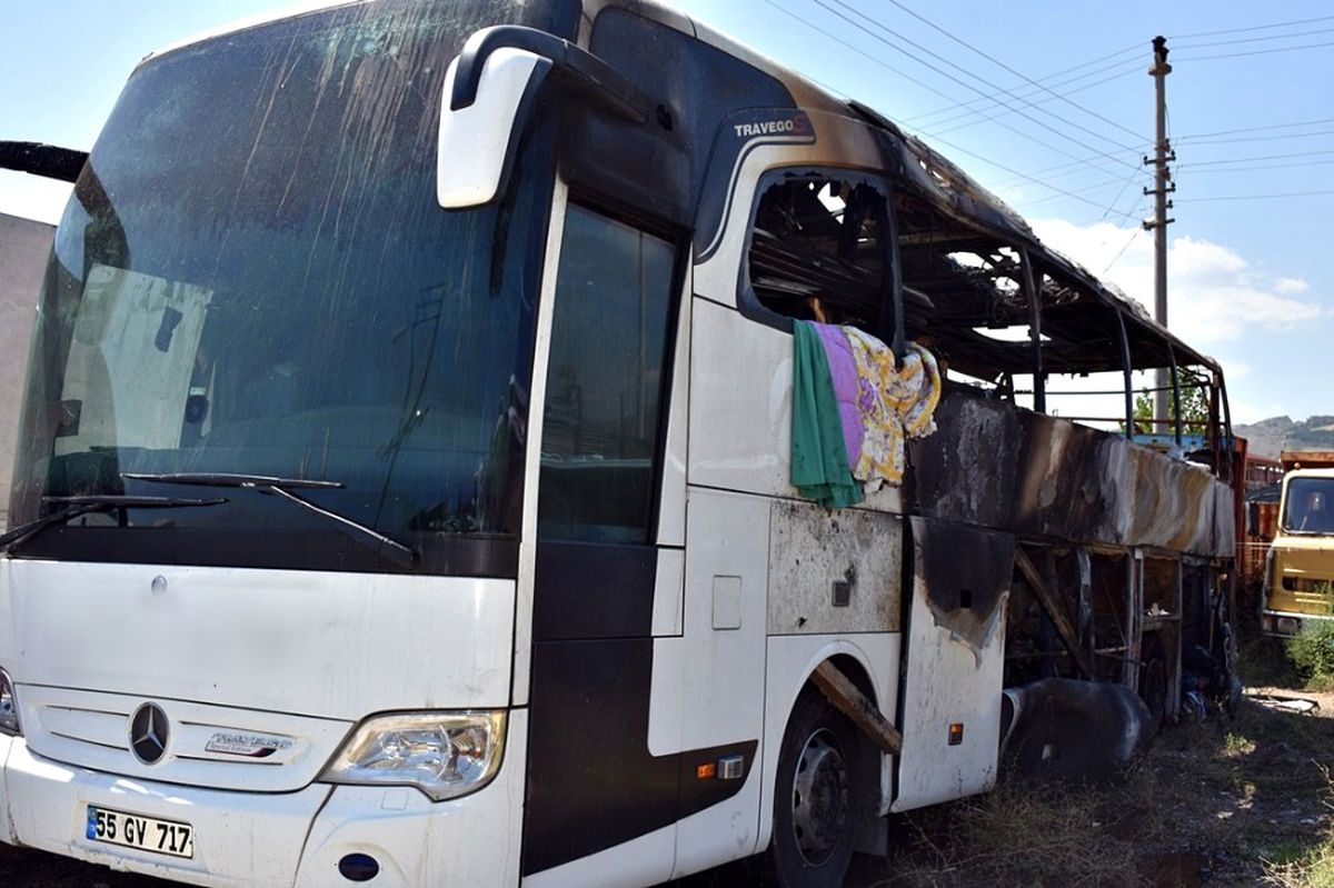 Kastamonu'da 46 Yolcunun Bulunduğu Otobüs Alev Alev Yandı