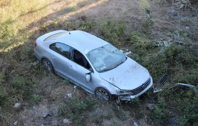 Otomobil Köprüden Uçtu: 4 Yaralı