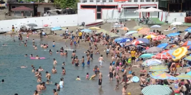 Sakarya'da Vatandaşlar Sahillere Akın Etti