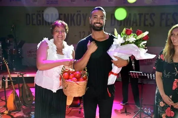 Tan Taşçı, Silivri Domates Festivali'ndeydi Tan Taşçı, Silivri Domates Festivali'ndeydi