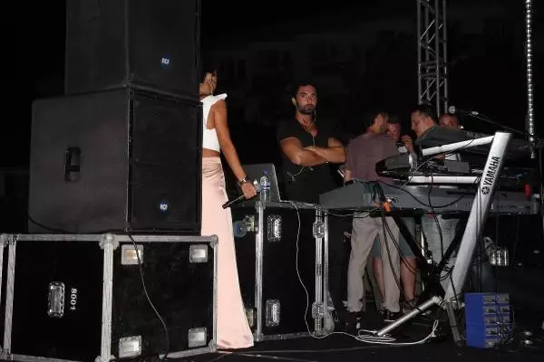 Tuğba Yurt Bileti Olmayanlar Konser Alanına Alınmayınca Sahneyi Terk Etti