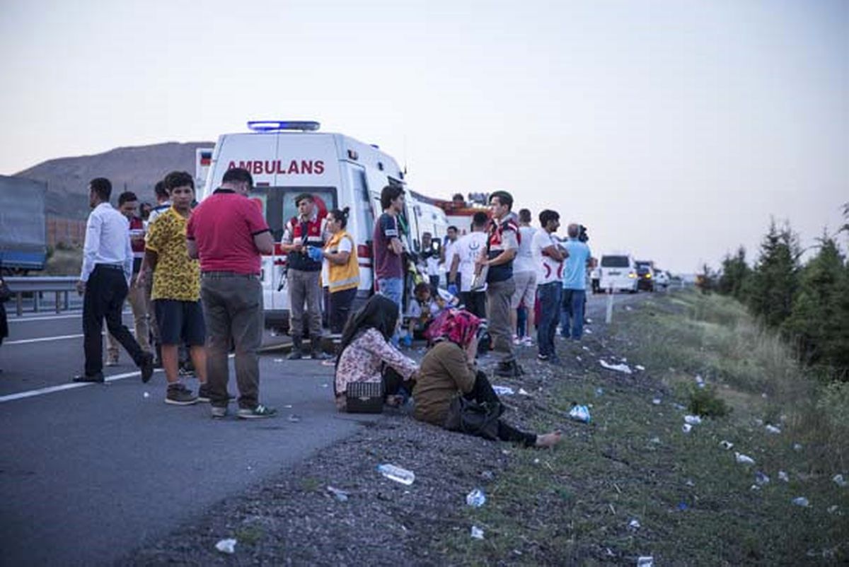 Ankara'da İneğe Çarpan Yolcu Otobüsü Şarampole Devrildi: 4 Ölü, 20 Yaralı