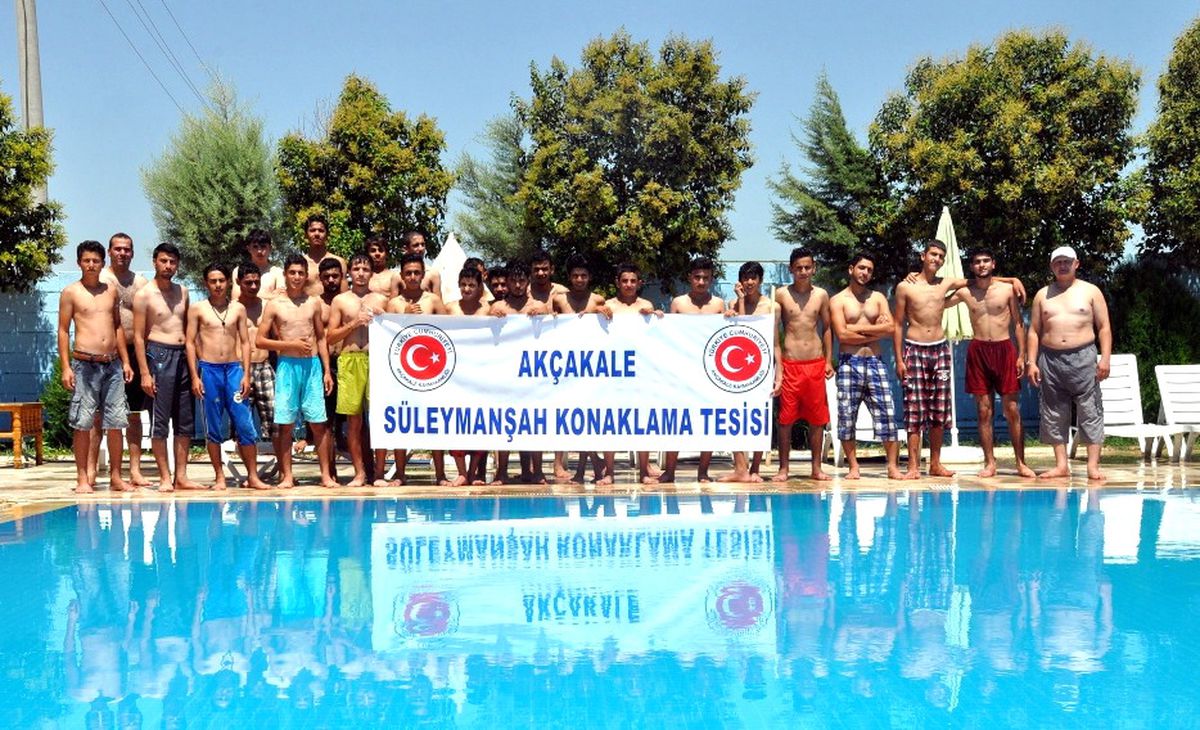 Çadırkentteki Suriyeliler Yüzme Öğreniyor