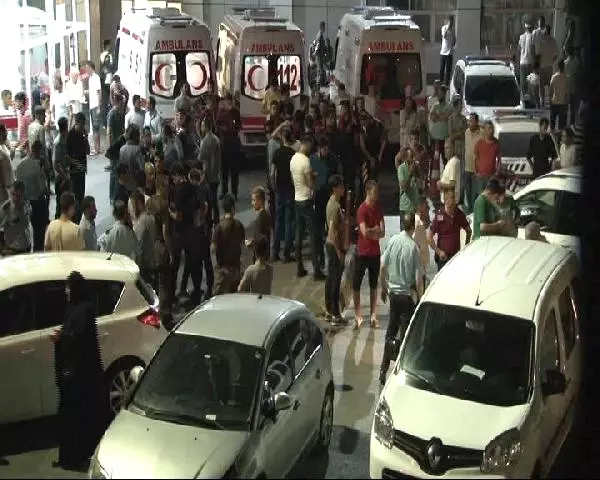 Dha İstanbul - Emniyetin İçinde Polise Bıçaklı Saldırı Deaş'lı Öldürülürken Polis Memuru Hastanede...