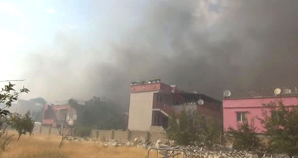 Gaziantep'teki İplik Fabrikasında Çıkan Yangın Büyüdü! Yakındaki Evler Boşaltıldı