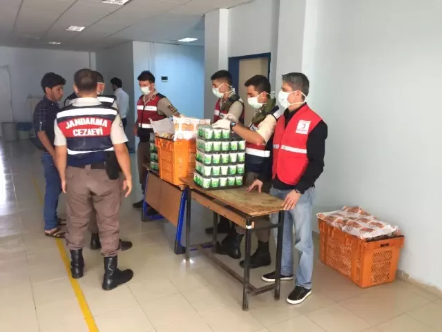 Jandarma ve Kızılay'dan Şefkat Eli