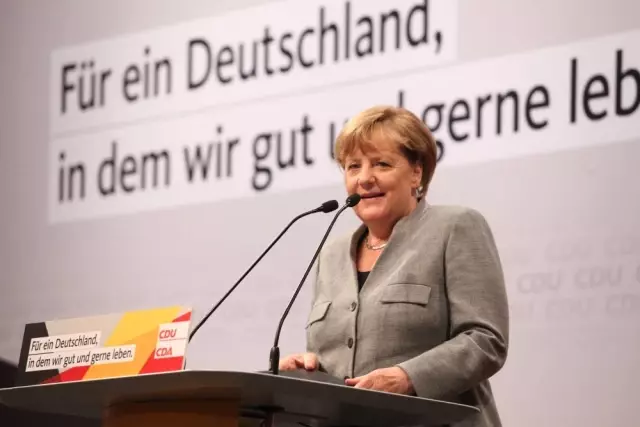 Merkel Seçim Çalışmalarına Başladı