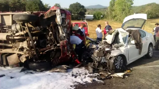 Sakarya'da Katliam Gibi Kaza: 1 Ölü, 9 Yaralı