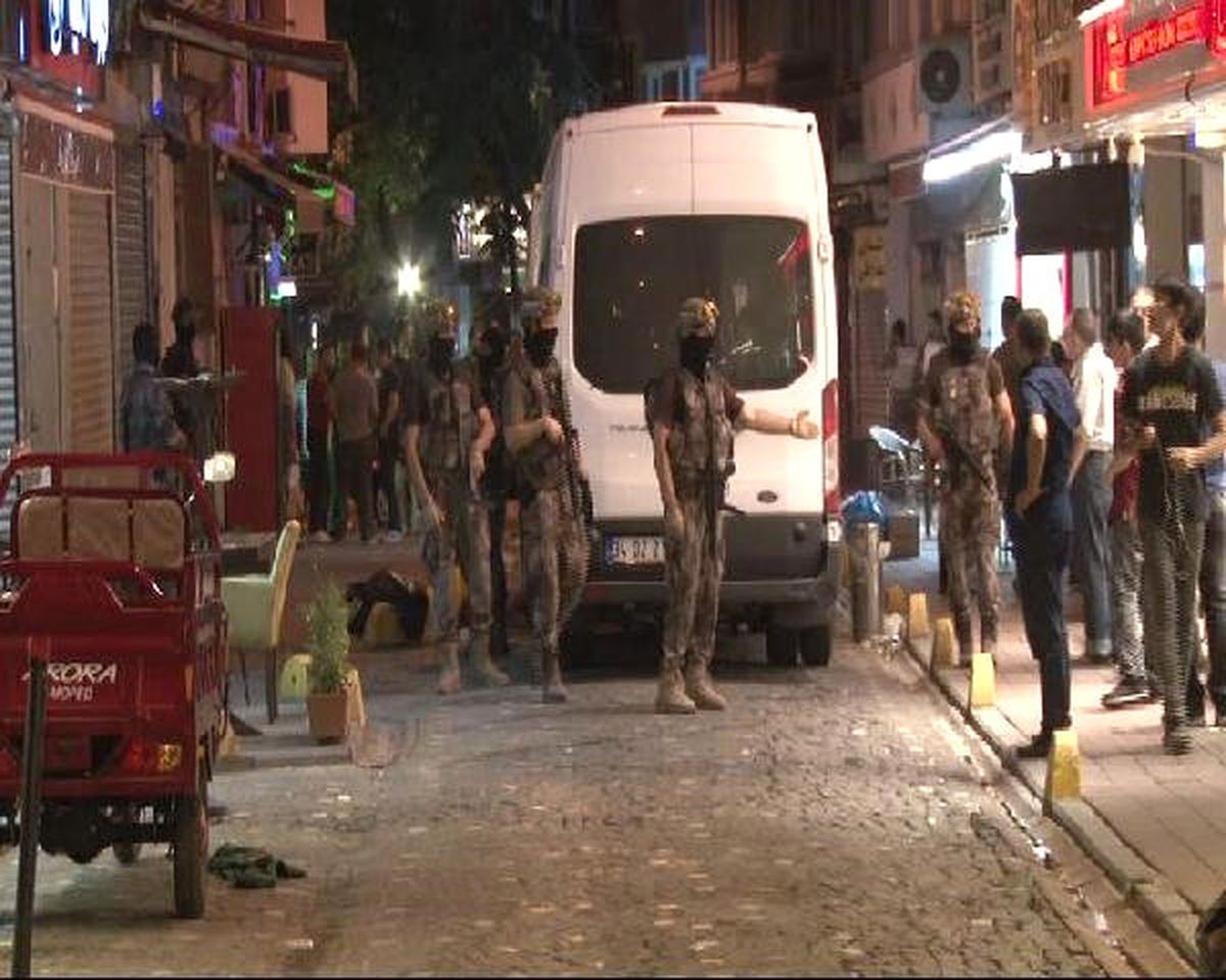 Polisin Şehit Edilmesinin Ardından Operasyon Başlatıldı: 1'i Çocuk 12 Şüpheli Gözaltında