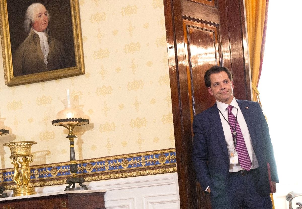 Eski İletişim Direktörü'nden Trump'a Uyarı: Seni Koltuğundan Etmeye Çalışanlar Var