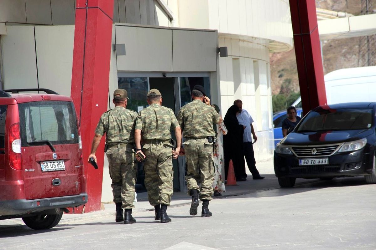 Sivas'ta 31 Asker Zehirlenme Şüphesiyle Hastaneye Kaldırıldı