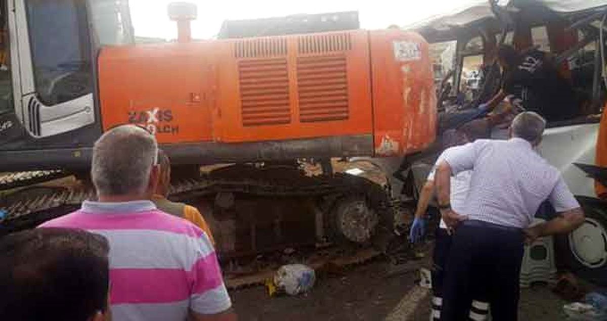 Ağrı'da Vinç, Minibüsün Üzerine Düştü: 7 Ölü, 15 Yaralı