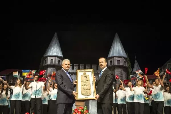 Başbakan Yıldırım: Ne Yazık Ki Sosyal Medya Dili Gençlerimiz Arasında Geçerli Bir Yazı İletişim...