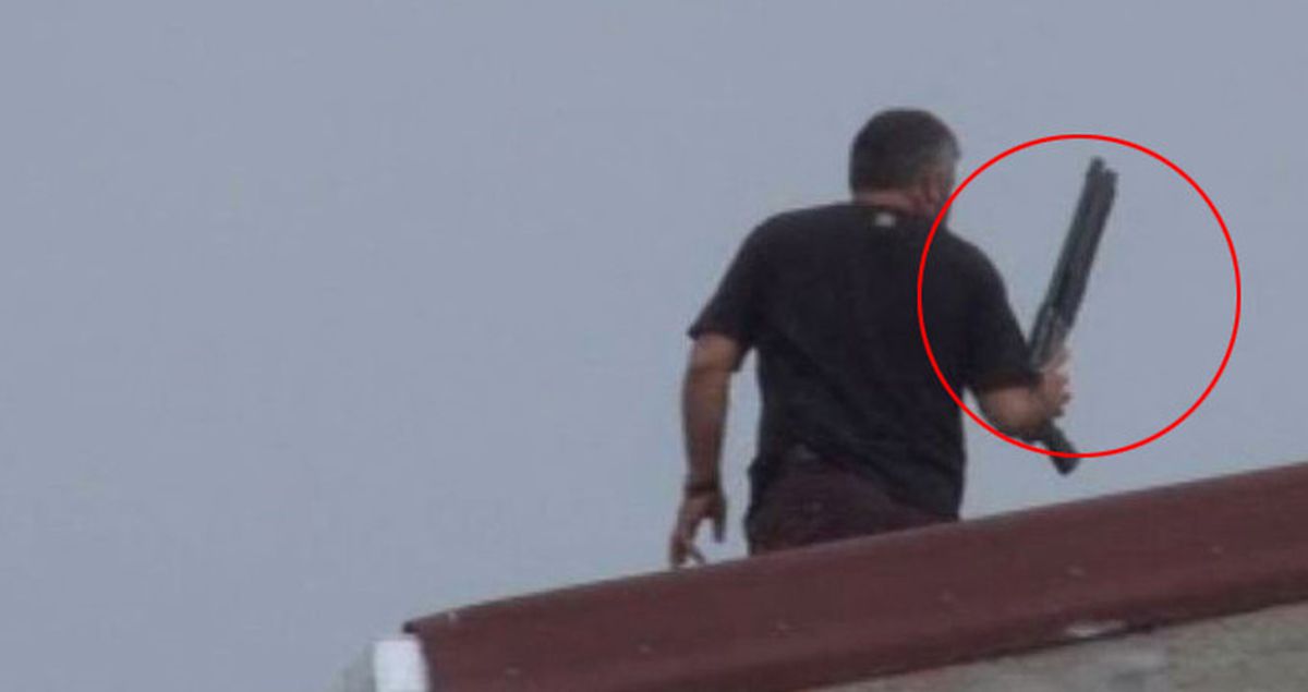 Esenyurt'ta Pompalı Dehşeti! Binanın Çatısına Çıkıp Etrafa Ateş Açtı