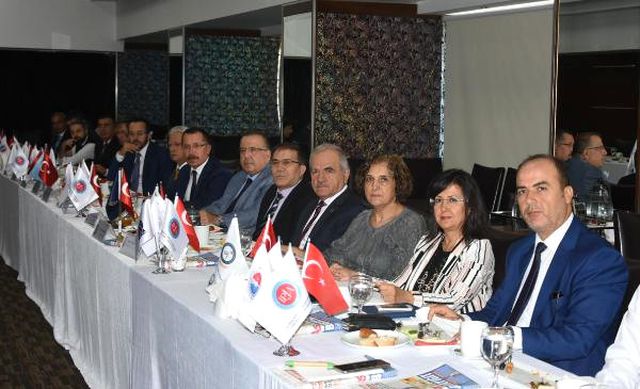 Üniversite Rektörlerinden Cumhurbaşkanı Erdoğan'a Ödül