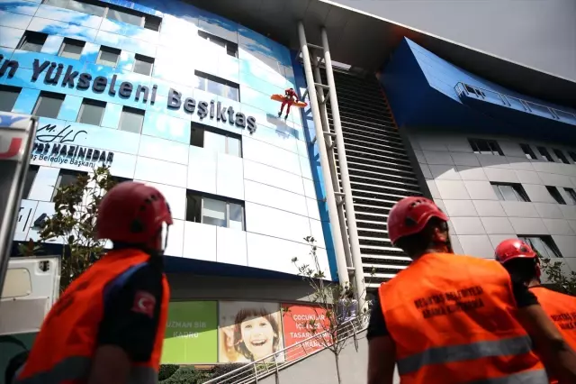 Beşiktaş'ta Deprem Tatbikatı Beşiktaş'ta Deprem Tatbikatı