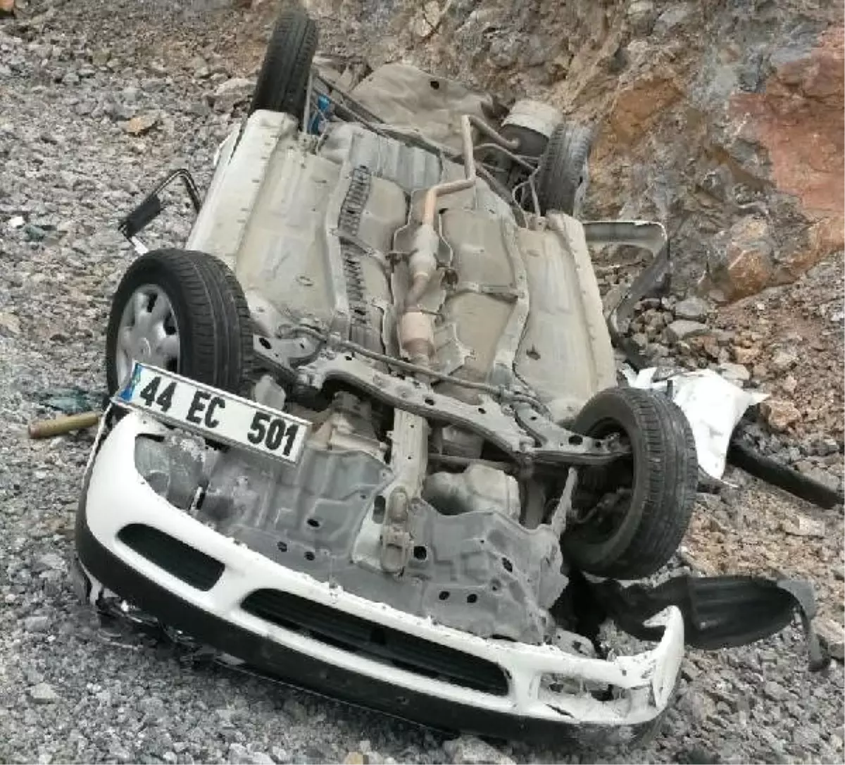 Çelikhan'da Otomobil Devrildi: 1 Ölü, 3 Yaralı