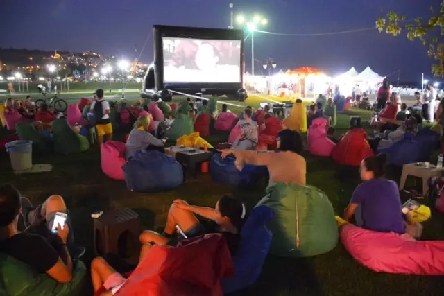 Cuma ve Cumartesi Geceleri Açık Havada Sinema Keyfi