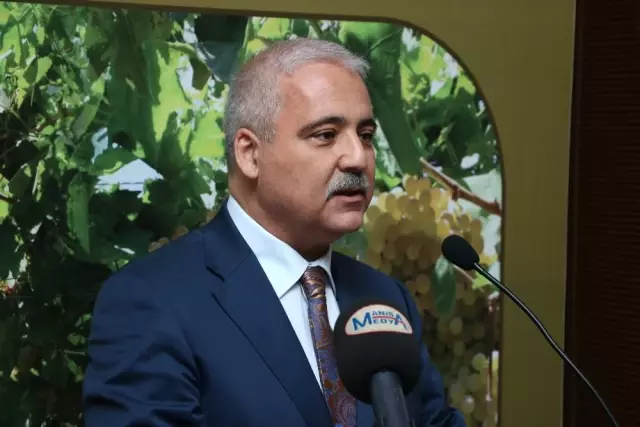 Sezonun İlk Kuru Üzümü Açık Arttırmayla Satıldı Sezonun İlk Kuru Üzümü Açık Arttırmayla Satıldı