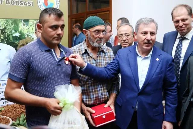 Sezonun İlk Kuru Üzümü Açık Arttırmayla Satıldı Sezonun İlk Kuru Üzümü Açık Arttırmayla Satıldı