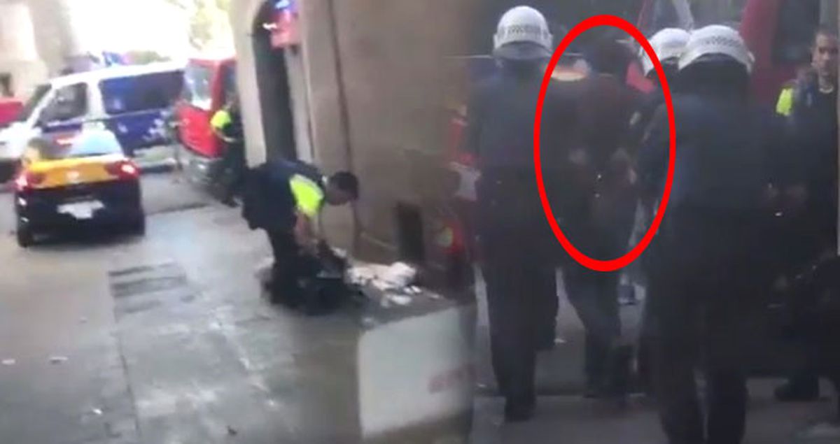 Barselona'daki Saldırıda Şüphelilerden İkisi de Yakalandı, Birinin Yakalanma Anı Kameralara Yansıdı