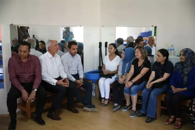 Başkan Saraçoğlu ve Milletvekili Gazel Geleceğin Sporcularıyla Buluştu Başkan Saraçoğlu ve Milletvekili Gazel Geleceğin Sporcularıyla Buluştu