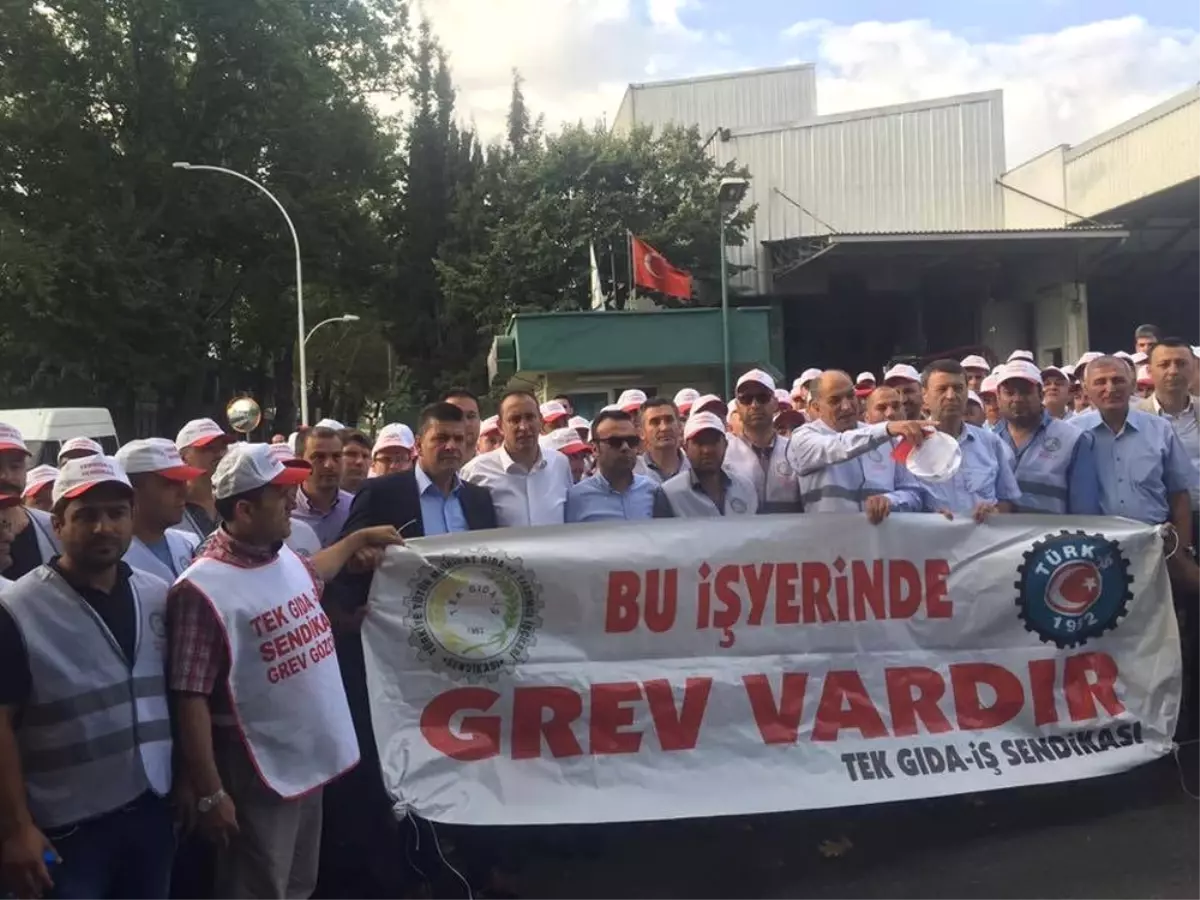 Bursa'da Meşrubat Fabrikasında Grev