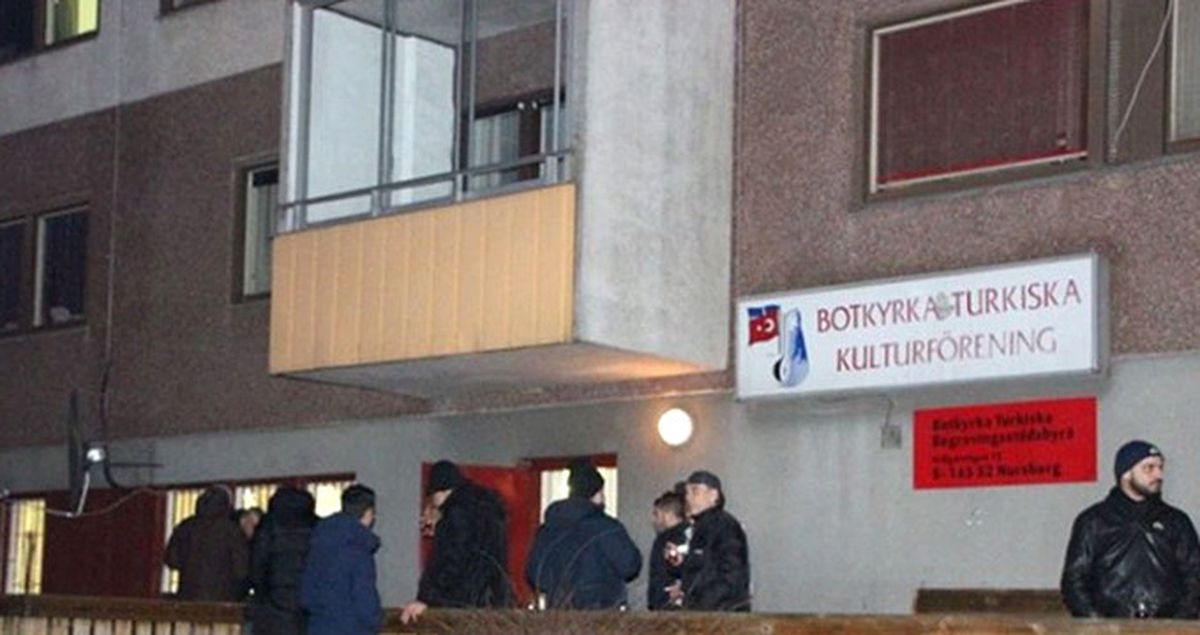 İsveç'te Cami ile Türk Kültür Merkezi'ne Bombalı ve Taşlı Saldırı!