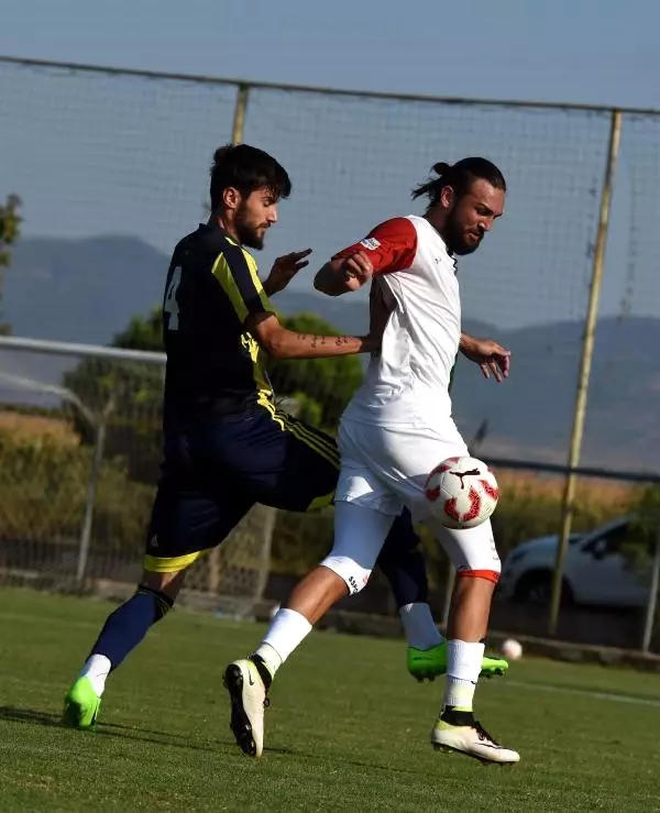 Menemen Belediyespor, Karışıyaka'yı Hazırlık Maçında 2-1 Mağlup Etti Menemen Belediyespor, Karışıyaka'yı Hazırlık Maçında 2-1 Mağlup Etti